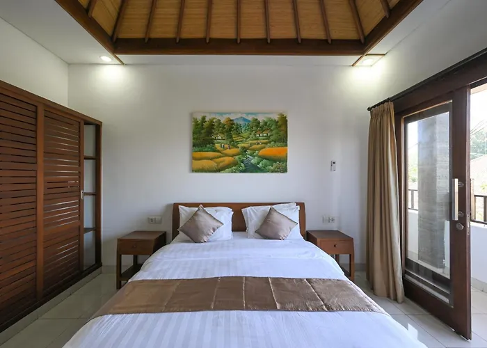 Villa Rumah Kedua - 3 Bedrooms , *