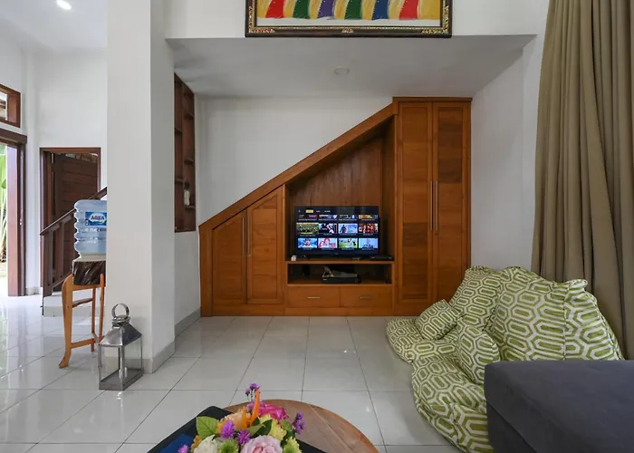 Rumah Kedua - 3 Bedrooms , Villa *